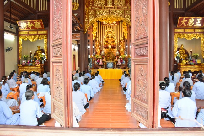 The Eight Precept Retreat  at Tay Khanh pagoda, Thai Binh